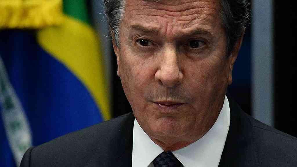 Ex-presidente Fernando Collor é preso em Maceió | Ex-presidente Fernando Collor foi condenado por receber propina, enquanto senador, para agilizar negócios entre a BR Distribuidora e a empreiteira UTC