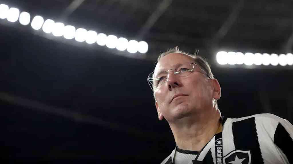 Após vazamento de número, torcedores do Botafogo atacam John Textor | Torcedores descontentes atribuem ao empresário temporada decepcionante
