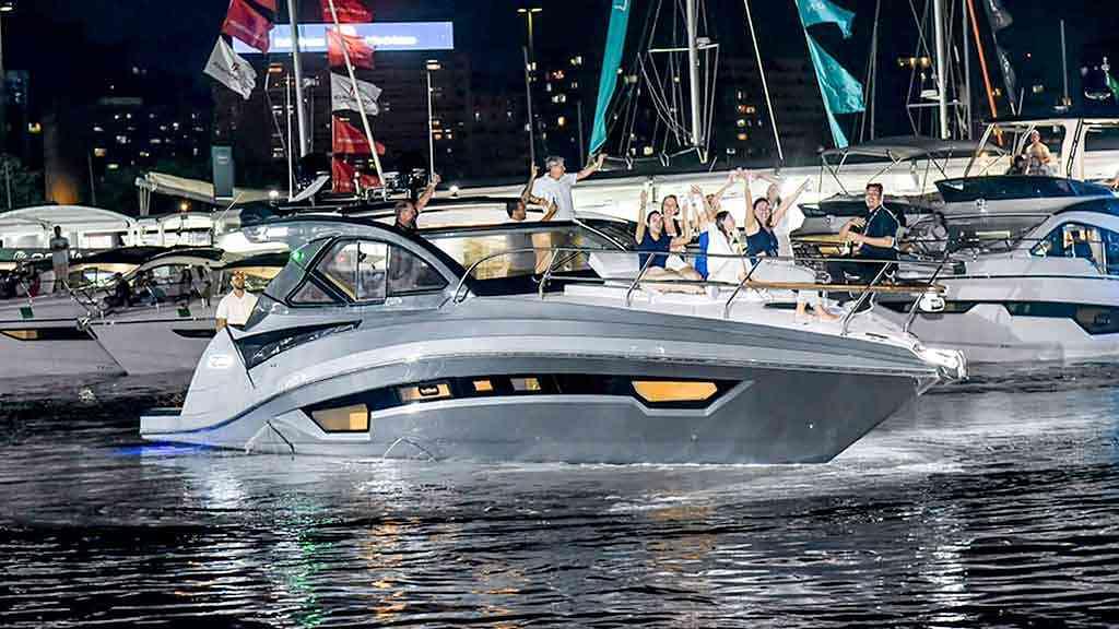 Rio Boat Show promove desfile de embarcações na Marina da Glória | O Desfile de Barcos acontece à noite, durante a Boat Show