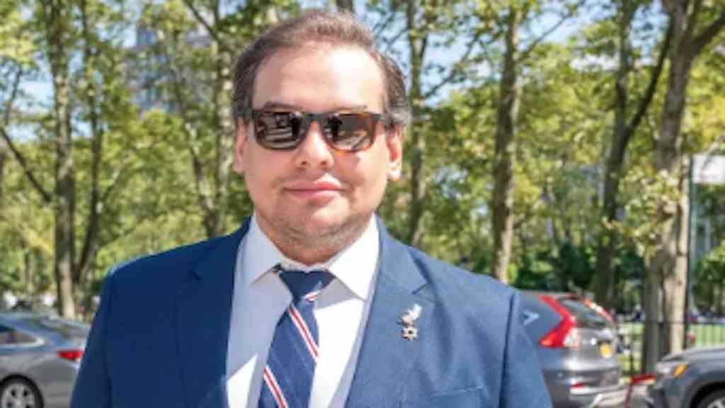 George Santos é condenado a mais de sete anos de prisão por fraude | Ex-congressista George Santos pega mais de sete anos de prisão por esquema de fraude
