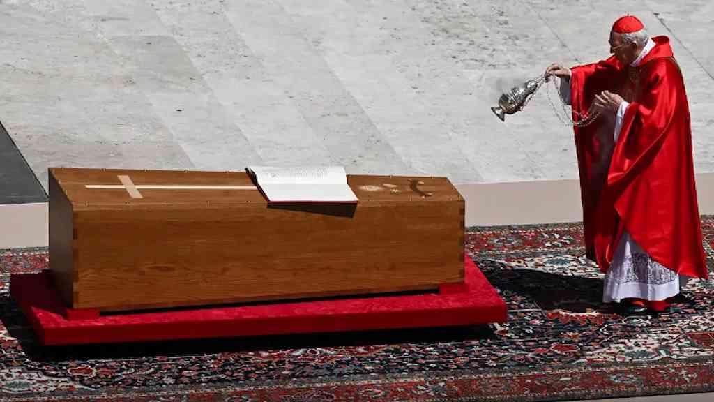 Missa fúnebre destaca legado de união deixado por papa Francisco | Mais de 200 mil pessoas se reuniram na Praça São Pedro, no Vaticano