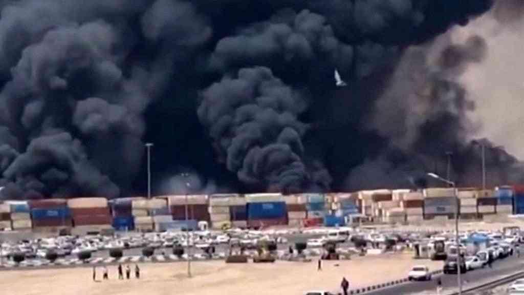 Explosão em porto iraniano causa mortes e deixa feridos | Mais de 500 pessoas ficaram feridas em explosão no sul do Irã