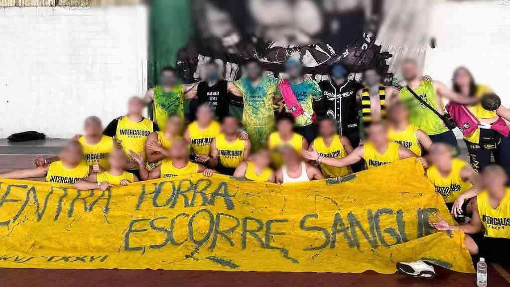Faculdade de SP expulsa 12 alunos após faixa com referência a estupro | Associação Atlética Acadêmica está interditada