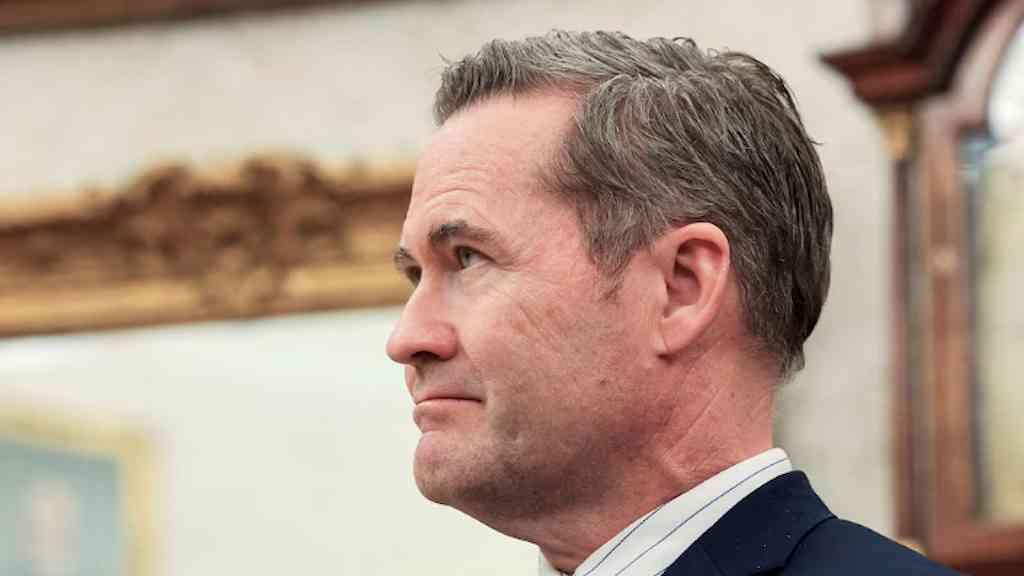 App ligado a assessor de Trump suspende serviço após denúncia de invasão | Aplicativo usado por assessor de Trump suspende temporariamente serviço após denúncia de invasão