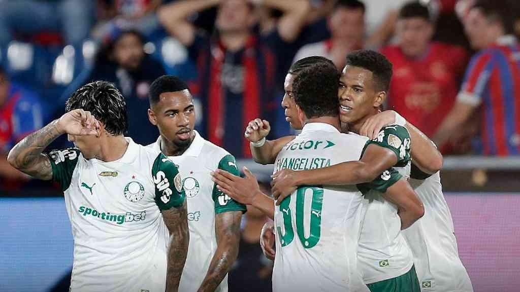 Vitória sobre o Cerro garante vaga antecipada ao Palmeiras | O Palmeiras derrotou o Cerro Porteño (Paraguai) por 2 a 0
