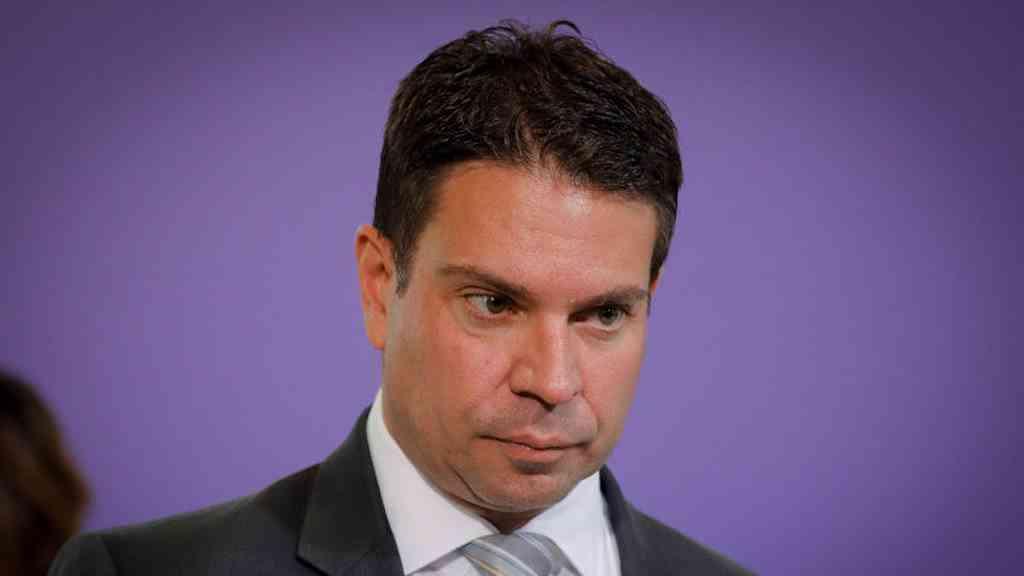Tentativa de livrar Ramagem e Bolsonaro das grades dura pouco, diz STF | Alexandre Ramagem é investigado pela PF suspeito de comandar um grupo da Abin que atuava em benefício dos filhos de Jair Bolsonaro