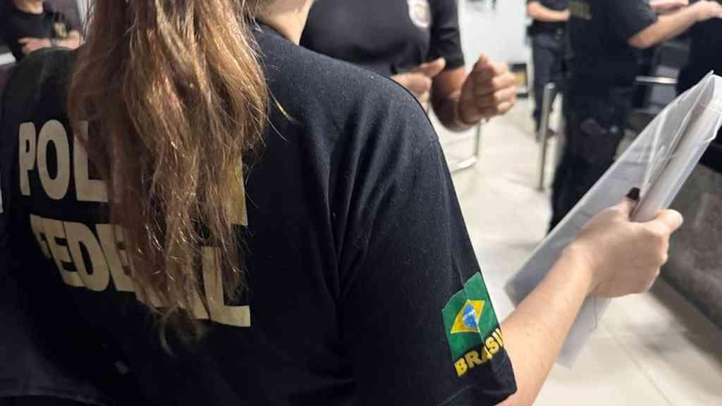 Polícia investiga esquema de documentos falsos em Sergipe | Operação cumpriu mandado de busca em loja suspeita de oferecer o serviço sem credenciamento