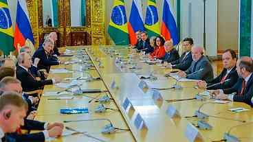 Lula e Putin: Amizade Brasil-Rússia em Foco