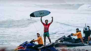 Filipe Toledo conquista Gold Coast e avança no ranking WSL