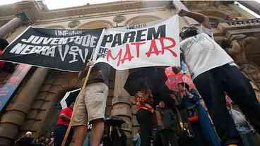 Negros e Homicídios: Dados Alarmantes de 2023