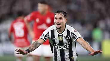 Botafogo vence Estudiantes com golaço de Artur