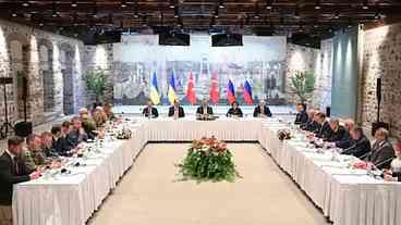 Rússia e Ucrânia iniciam negociações em Istambul