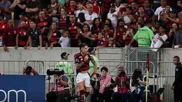 Flamengo vence a LDU e se aproxima das oitavas