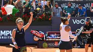 Italianas vencem russas e vão à final em Roma
