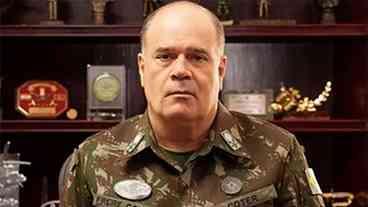 Ex-comandante do Exército depõe contra Bolsonaro