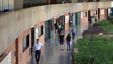 MEC anuncia R$ 400 milhões para universidades em 2025
