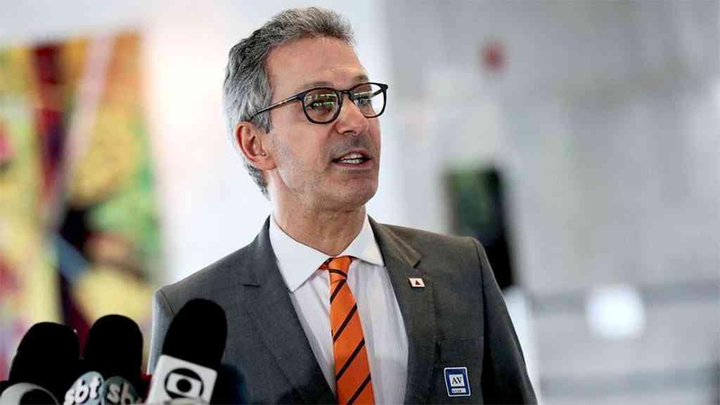 Filho ’03' critica Zema e reabre divisão nas hostes da ultradireita | O ultraconservador Romeu Zema (Novo) abre divergência contra a família Bolsonaro