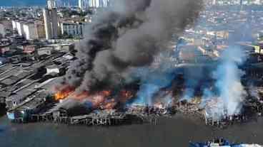 Incêndio em Santos: Uma pessoa morre e 100 moradias são destruídas