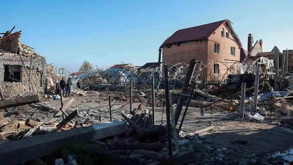 Rússia avança e toma controle de nova cidade na Ucrânia | Zelensky apela à comunidade internacional por mais sanções