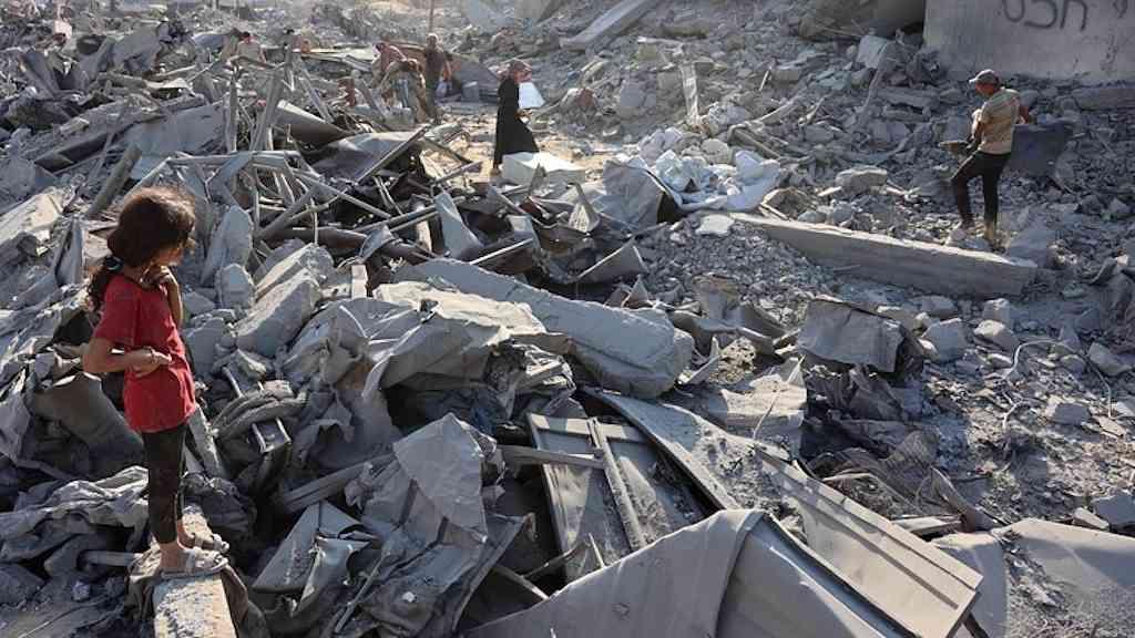 Reunião em Israel pode selar ocupação da Faixa de Gaza | Ruínas deixadas por ataques israelenses em Gaza