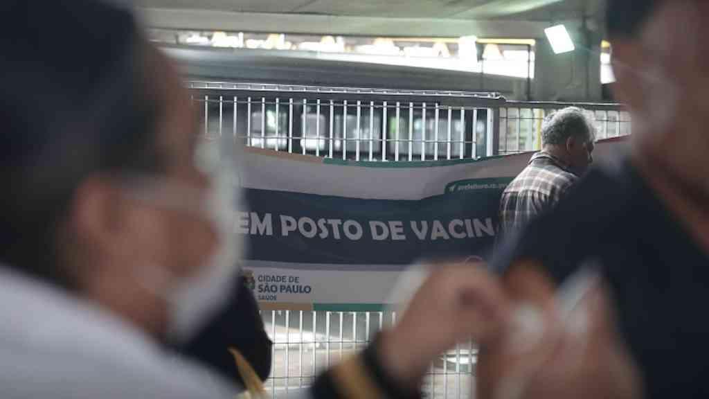 Vacinação contra covid é ampliada no Rio para grupo de risco | Pessoas com baixa imunidade ganham reforço contra covid no Rio