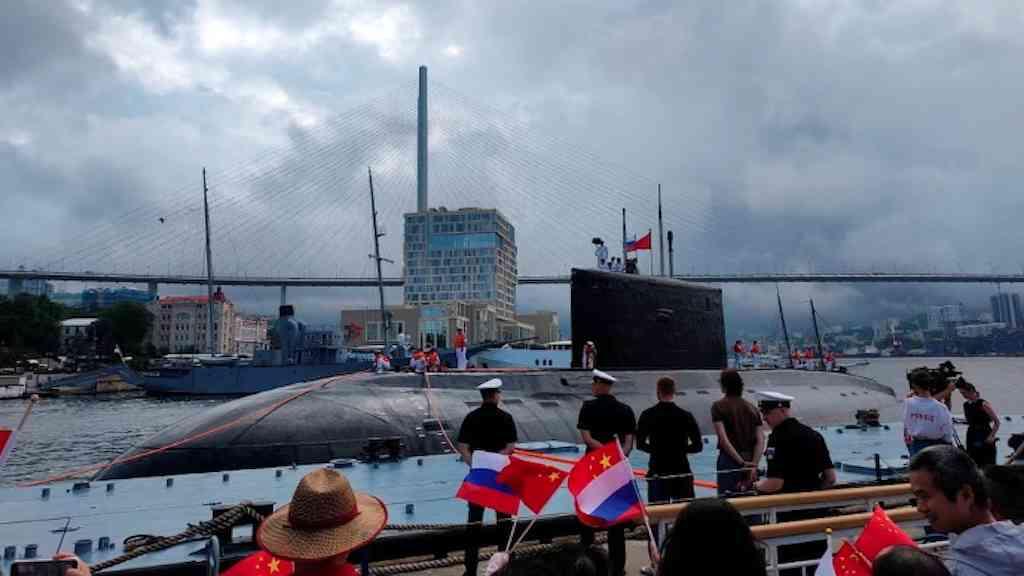 Rússia e China simulam ataque a submarino após ação de Trump | Marinhas de Rússia e China treinam contra alvo subaquático