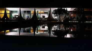 Mandatário libera agrotóxicos, mas consome o melhor dos orgânicos