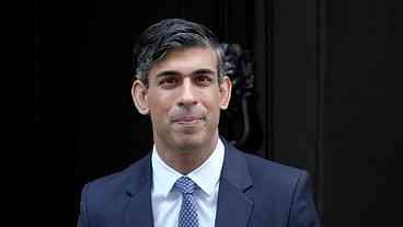 Premiê do Reino Unido é multado por não usar cinto de segurança