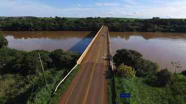 Rio: trânsito segue interditado após ponte desabar em Paty do Alferes