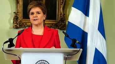 Primeira-ministra da Escócia anuncia renúncia ao cargo