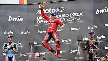 Marc Márquez vence GP da Áustria e se aproxima do sétimo título