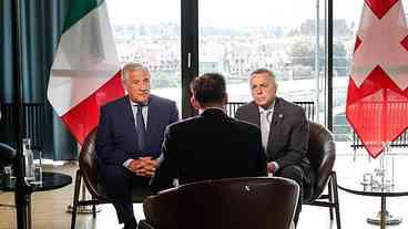 Suíça oferece sede para reunião entre Putin e Zelensky