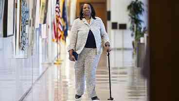 Diretora do Fed desafia Trump após demissão