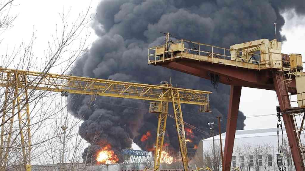 Ucrânia ataca refinaria de petróleo na região russa de Ryazan | Instalação petrolífera russa em Ryazan é atingida por bombardeio ucraniano