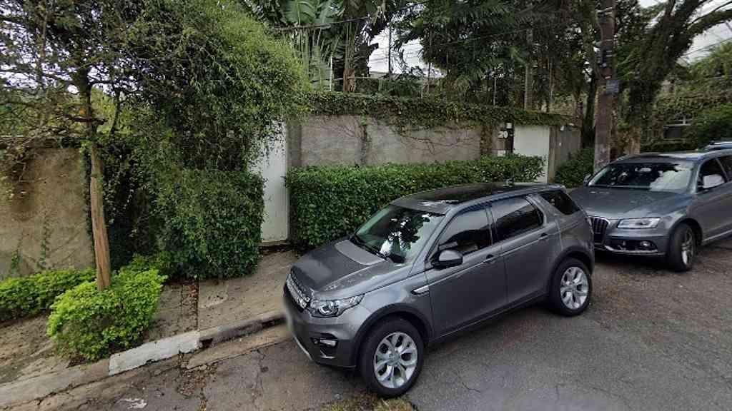 Morumbi: bandidos invadem casas, fazem reféns e trocam tiros com a polícia | Criminosos tentam assaltar creche, fazem reféns e entram em confronto no Morumbi