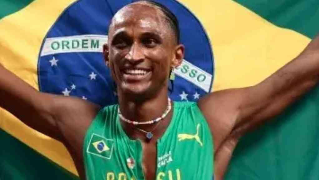 Alison dos Santos conquista prata nos 400m com barreiras no Mundial | Alison dos Santos