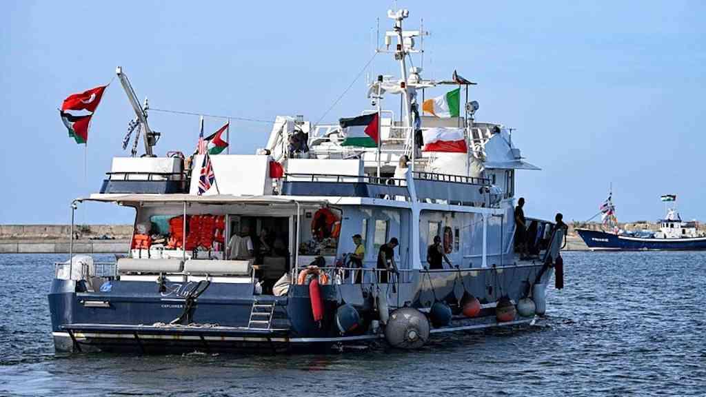 Flotilha Global Sumud parte finalmente rumo à Faixa de Gaza | Barco da Flotilha Global Sumud em Bizerte, na Tunísia