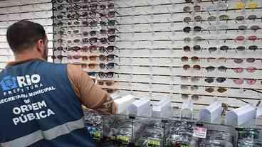 Rio apreende 50 mil óculos irregulares e multa lojistas