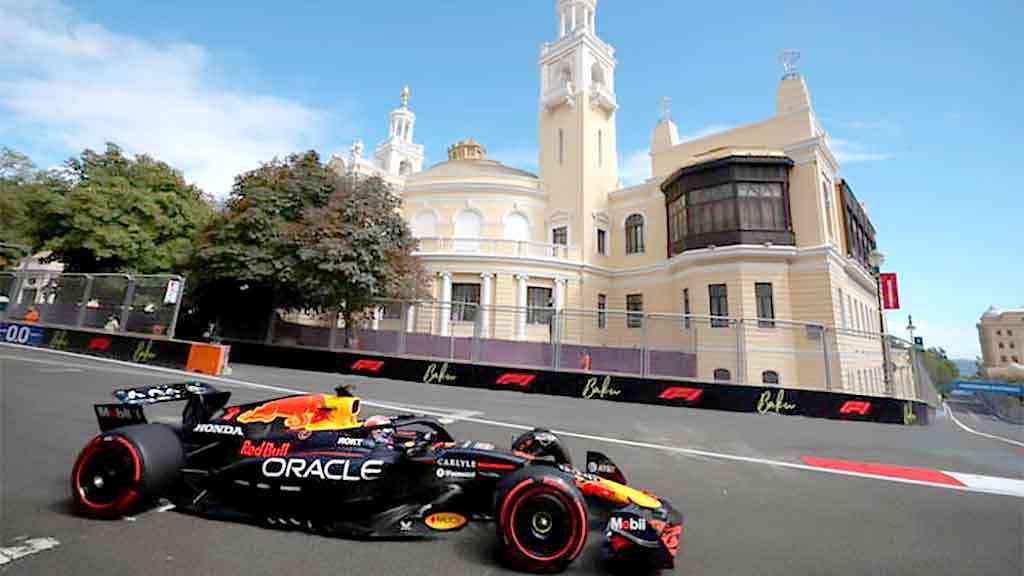 Em meio a ventania e acidentes, Verstappen larga na frente em Baku | O piloto belga Max Verstappen andou mais rápido no circuito de rua da capital do Azerbaijão