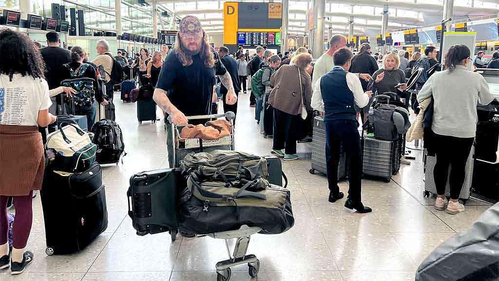 Ataque cibernético paralisa operações em aeroportos europeus | Os atrasos nos voos tumultuaram o Aeroporto de Heathrow, o maior da Europa