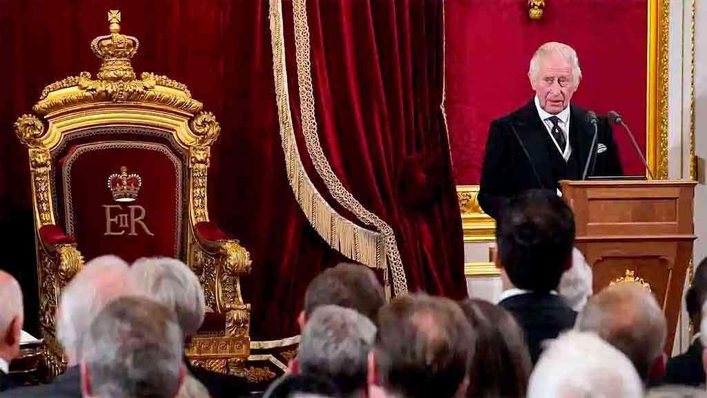 Rei Charles III confirma encontro com papa Leão XIV, no Vaticano | O rei Charles III é o líder da Igreja Anglicana