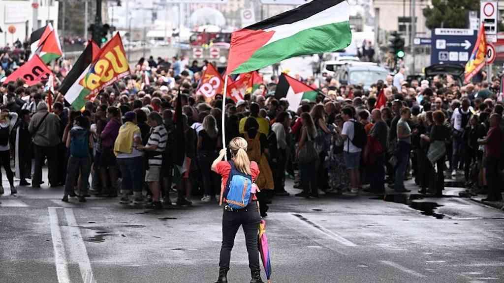 Greve geral na Itália cobra fim da guerra em Gaza | Manifestação bloqueia acesso ao porto de Gênova, na Itália