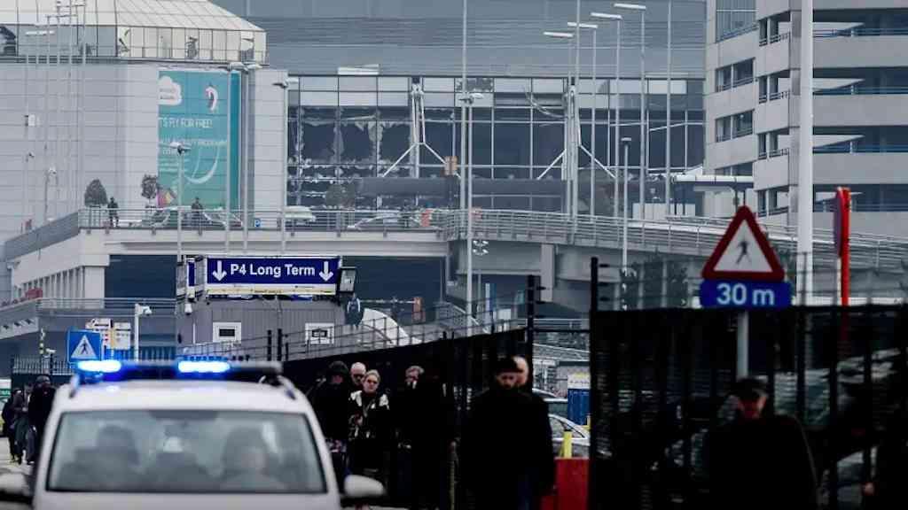 Aeroportos europeus buscam retomar operações de check-in | Terminais tiveram interrupções após ataque cibernético