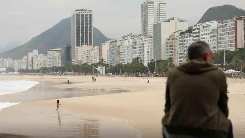 Rio terá pancadas de chuva e ventos fortes com frente fria | Chegada de frente fria muda o tempo no Rio