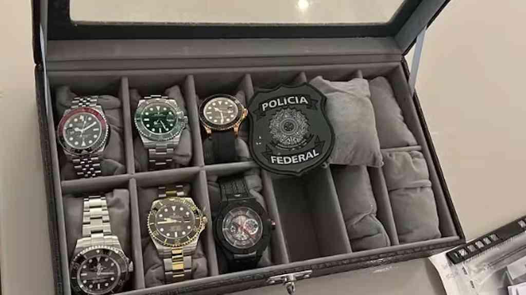 Presidente de escola de samba de SP é preso em ação contra PCC | Relógios apreendidos na casa de presidente de escola de samba preso em São Paulo