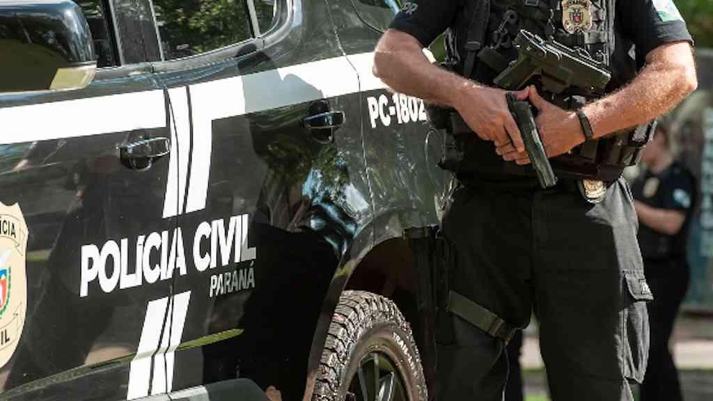 Operação no PR mira grupo envolvido em tráfico milionário | Policiais civis fazem ação contra grupo suspeito de lavar dinheiro com venda de drogas