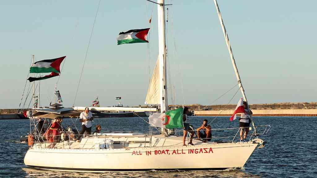 Israel afirma estar aberto a acordo com flotilha | Embarcação navega para Gaza para levar ajuda a palestinos