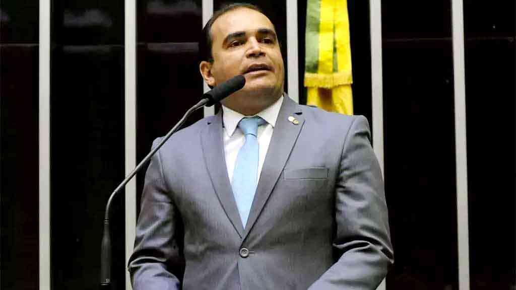 Conselho nomeia um aliado para denúncia contra Eduardo Bolsonaro | O deputado Delegado Marcelo Freitas (UB-MG) diz que é amigo de Eduardo Bolsonaro (PL-SP)