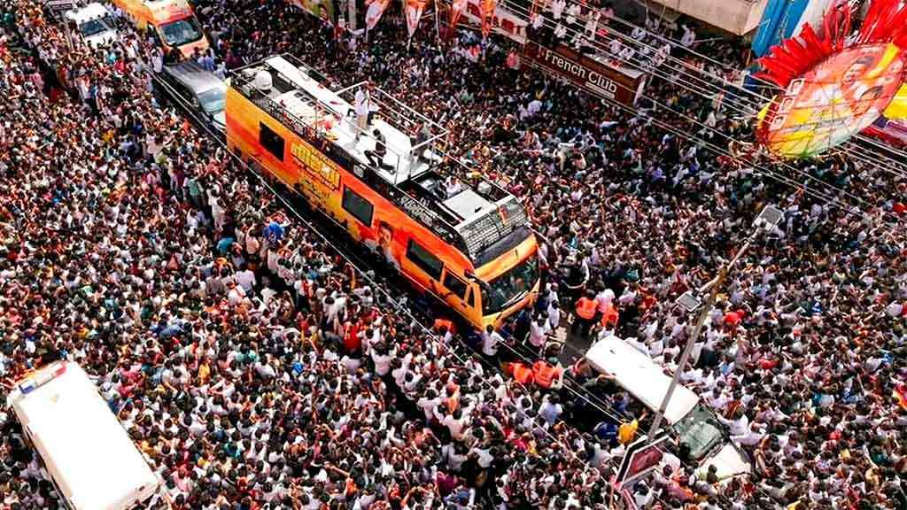 Tumulto em comício na Índia deixa saldo de mortos e feridos | O comício de Vijay atraiu milhares de pessoas, na Índia