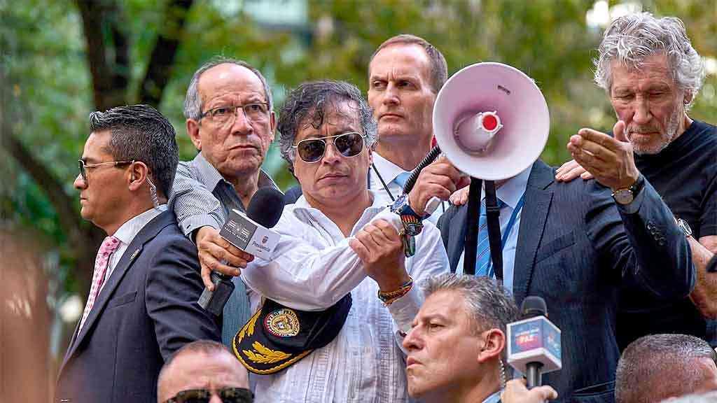 EUA revogam visto do presidente da Colômbia: ‘Não me importo’, diz Petro | O presidente da Colômbia, Gustavo Petro (C) discursou em uma manifestação, em Nova York